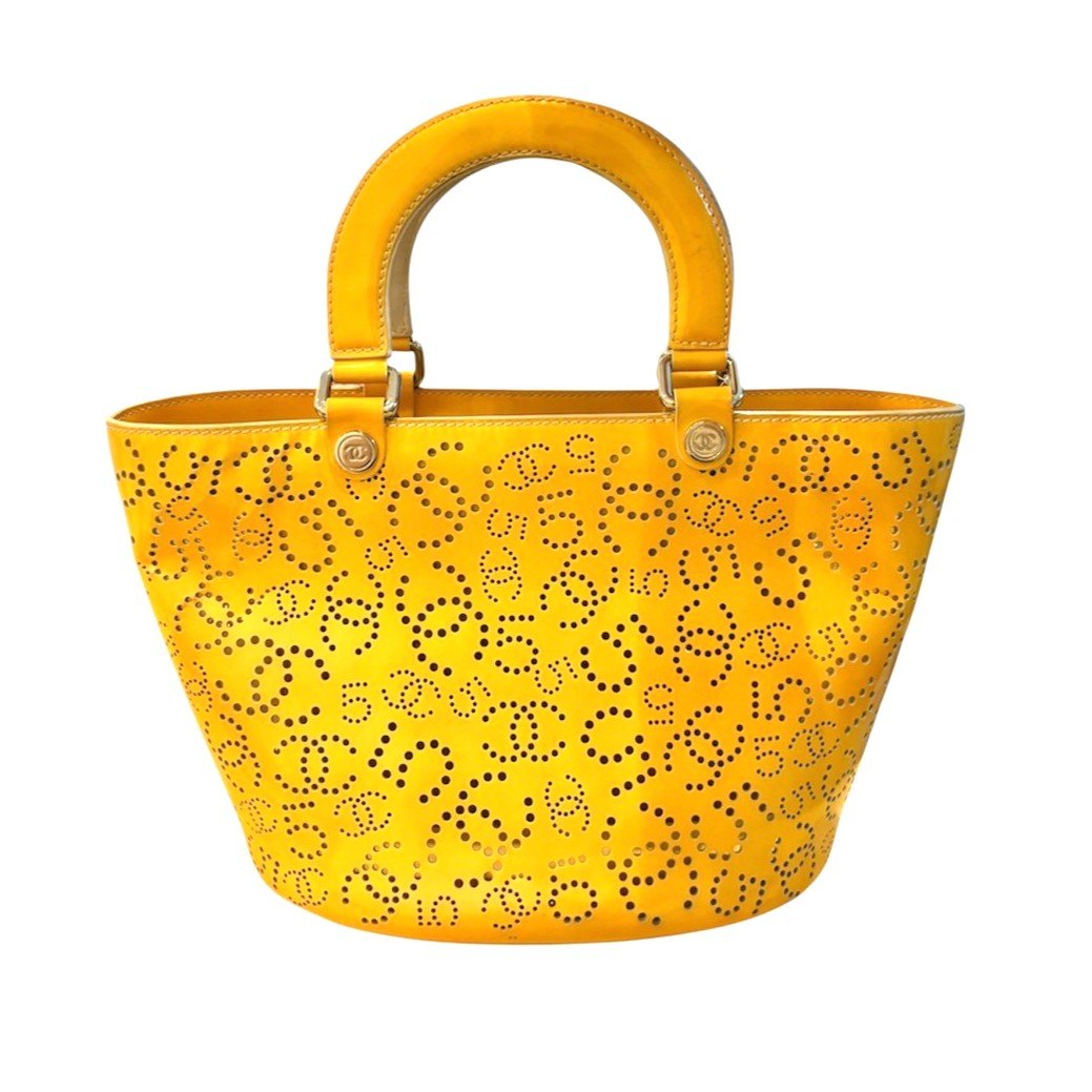 【中崎町のブランド品買取実績】シャネル(CHANEL) No5 ココマーク パンチング パテントレザーバッグをお買取りしました|買取専門店サンクス中崎店
